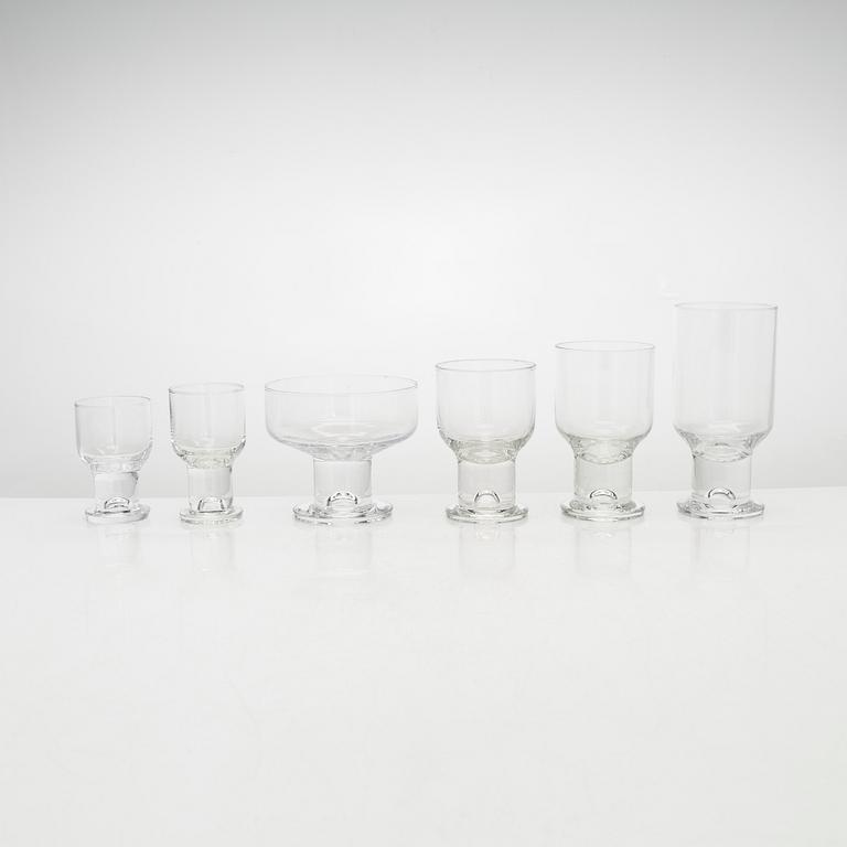 Heikki Orvola, lasisto, 49 osaa, "Helmi", Iittala. Malli muotoiltu 1968.