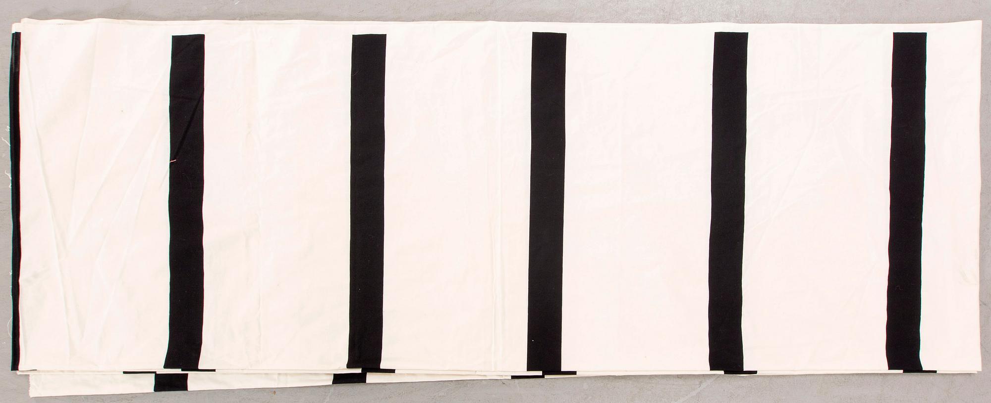Vuokko Eskolin-Nurmesniemi, a piece of Finnish cotton fabric "Arkkitehti-Raita" from 1974.