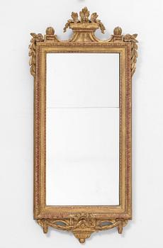 326. SPEGEL. Gustaviansk.