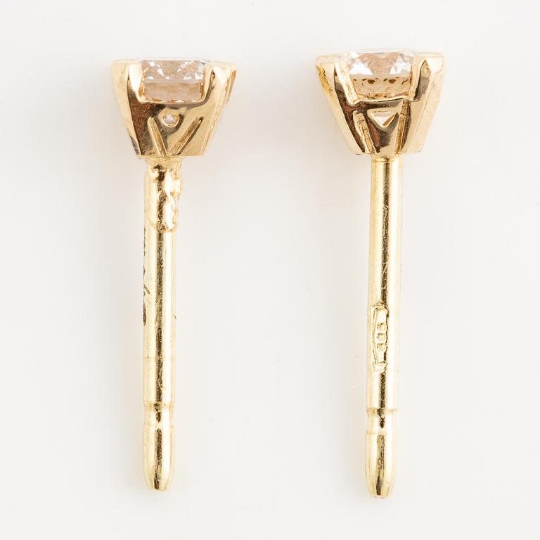 Earrings 14K gold with brilliant-cut diamonds.