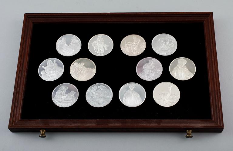SAMLARMYNT, 50 st, sterlingsilver. Total silvervikt ca 3300 g.