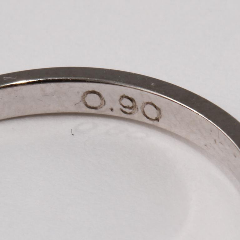 RING, 18k vitguld med ovalslipad diamant, 0.90 ct. Vikt 3 g.