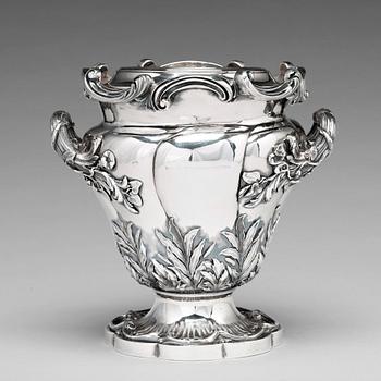 219. An English 19th century silver wine cooler, mark of William Ker Reid, London 1836.