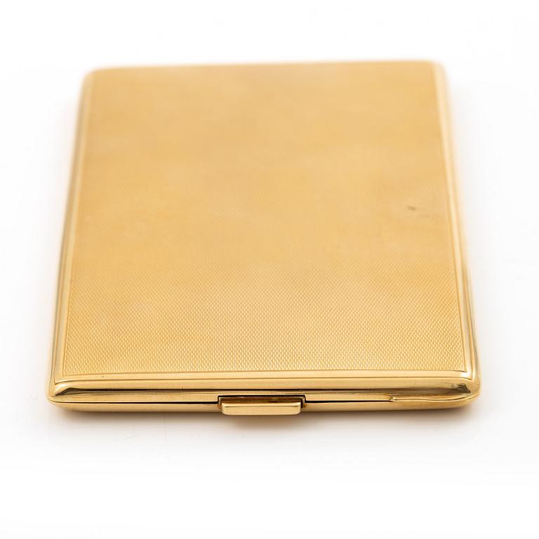 Cigarette case, 18K gold, 1940s.