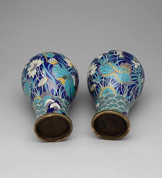 VASER, ett par, mässing, cloisonne, Kina tidigt 1900-tal.