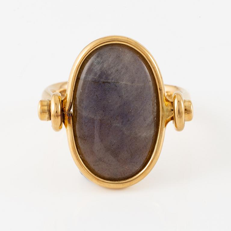 Vivianna Torun Bülow-Hübe, ring, 18K guld med labradorit och pärlemor, för Georg Jensen.