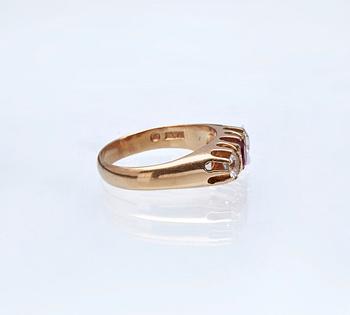 RING, 18K guld med vita safirer samt rubin. Widberg Nils, Helsingborg, 1966.