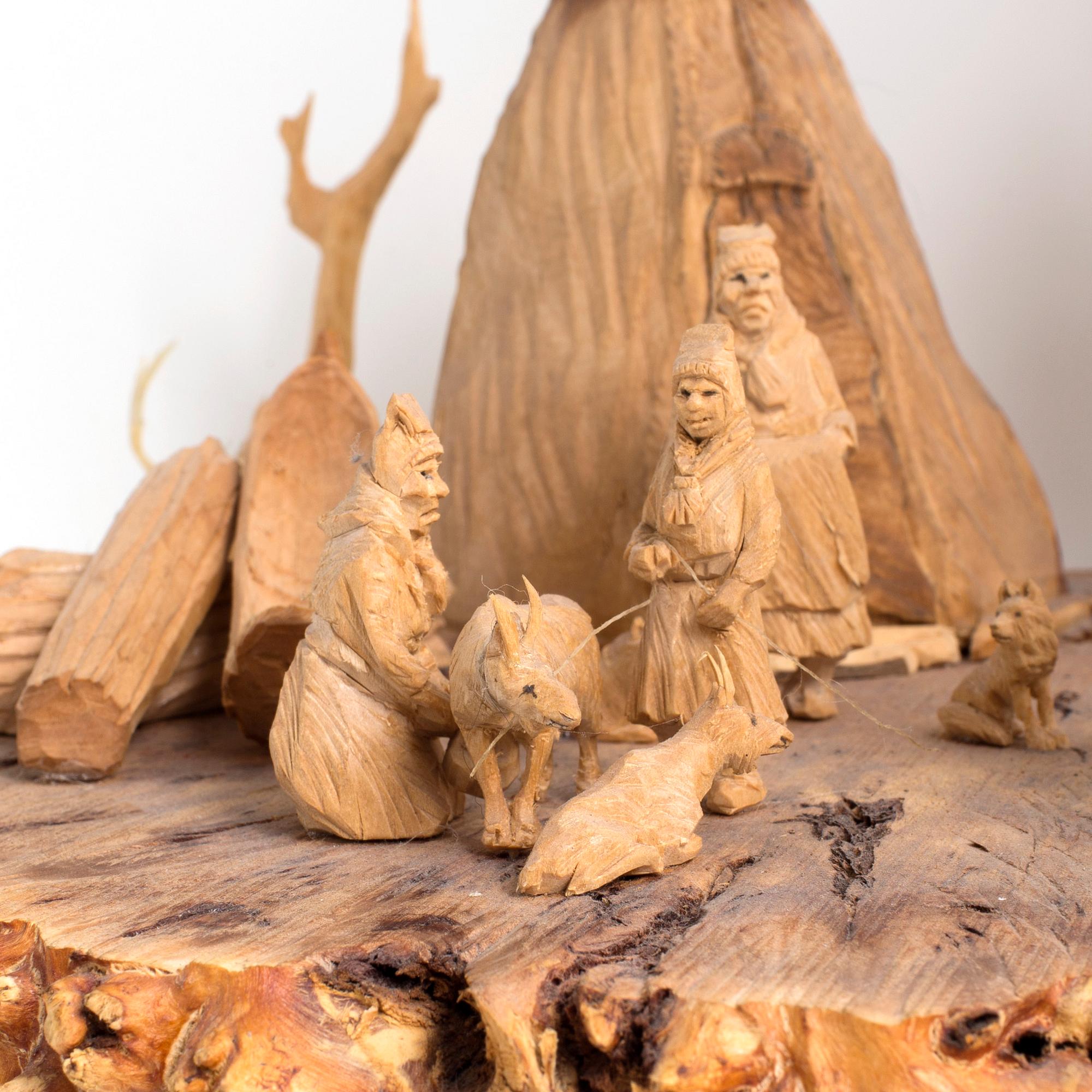 MARTIN STENSTRÖM, Jutsajaure, skulpturgrupp, snidat trä, signerad M.S. och daterad Jutsajaure 1987.