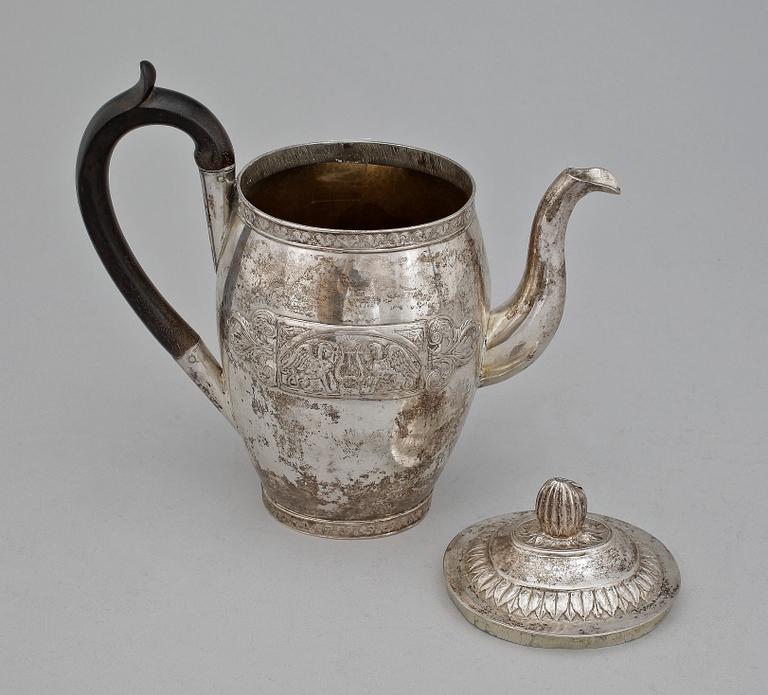 KAFFEKANNA, silver, empir, troligen Tyskland, 1800-talets första hälft. Tot vikt ca 547g.