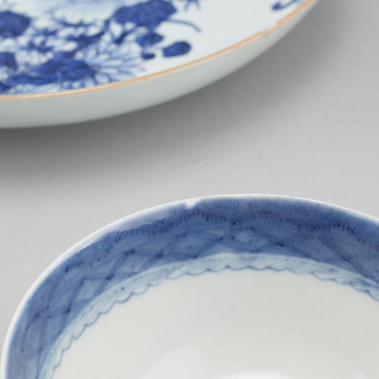 Nine pieces of chinese porcelain, Qianlong (1736-1795).