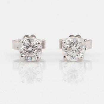 Brilliant-cut diamond stud earrings, ca 0,70 ct.