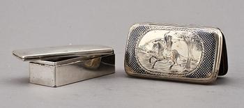 MUGG samt DOSOR, 2 st, silver, Ryssland bl. a. Moskva 1891. Tot. v. 374 g.