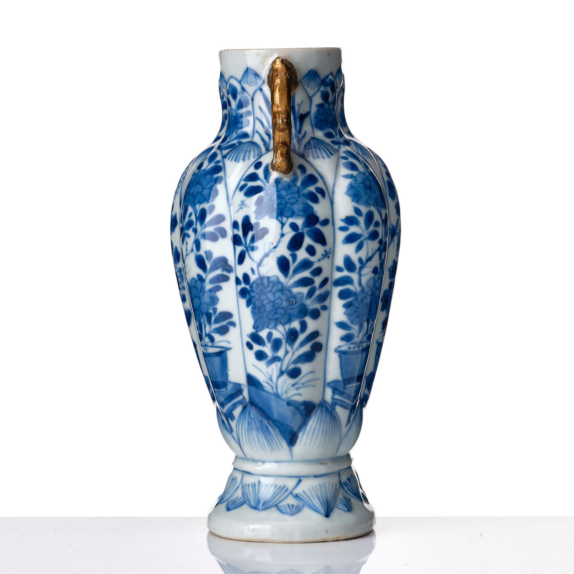 Vas, tallrik och assiette, porslin. Qingdynastin, 1700-tal.