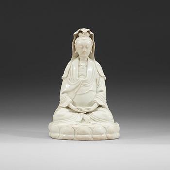 84. A blanc de chine figure of Guanyin, late Qing dynasty (1644-1912).
