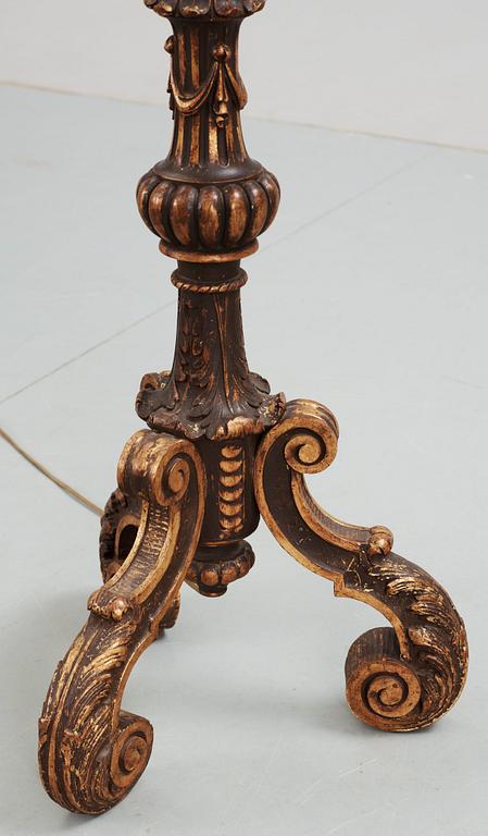 GOLVLAMPA, barockstil, 1900-talets första hälft.