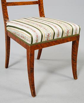 KARMSTOLAR, ett par samt STOLAR, 4 st, Karl Johan-stil, 1920/1930-tal.