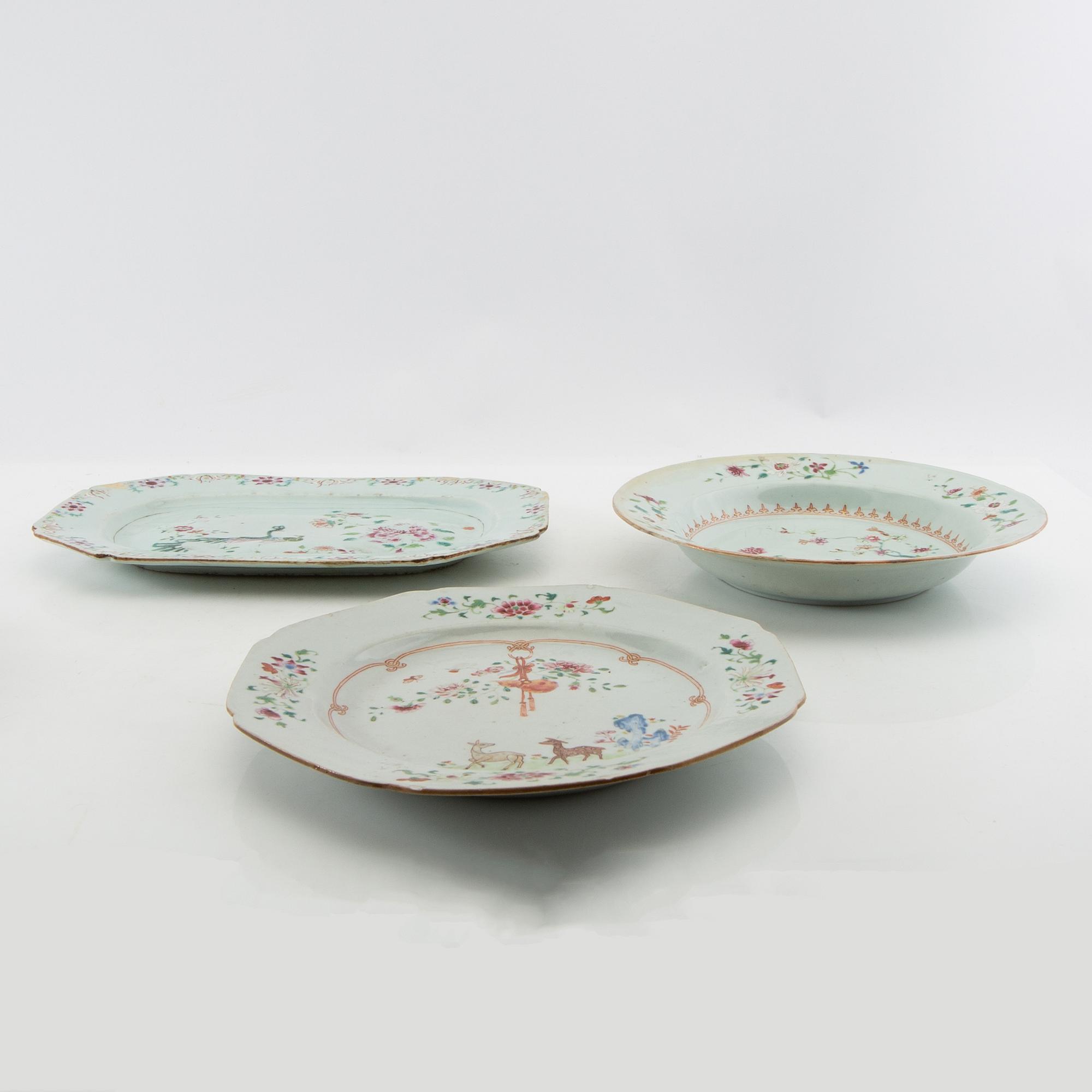 Plates 8 pcs and a serving dish similar China 18th century porcelain.