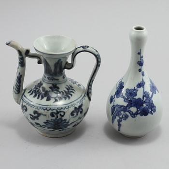 KANNA samt VAS, porslin, Kina, 1900-tal.