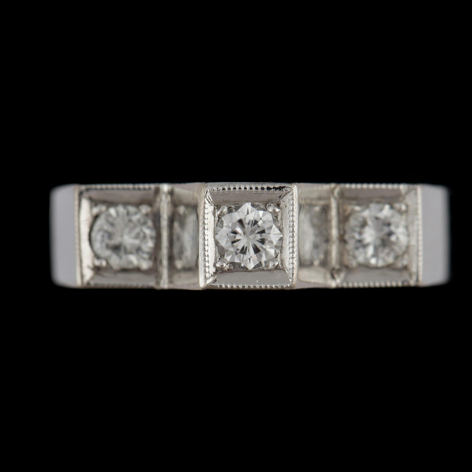RING, 18k vitguld med briljantslipade diamanter, tot ca 0,3 ct. Vikt ca 5,9 gram.