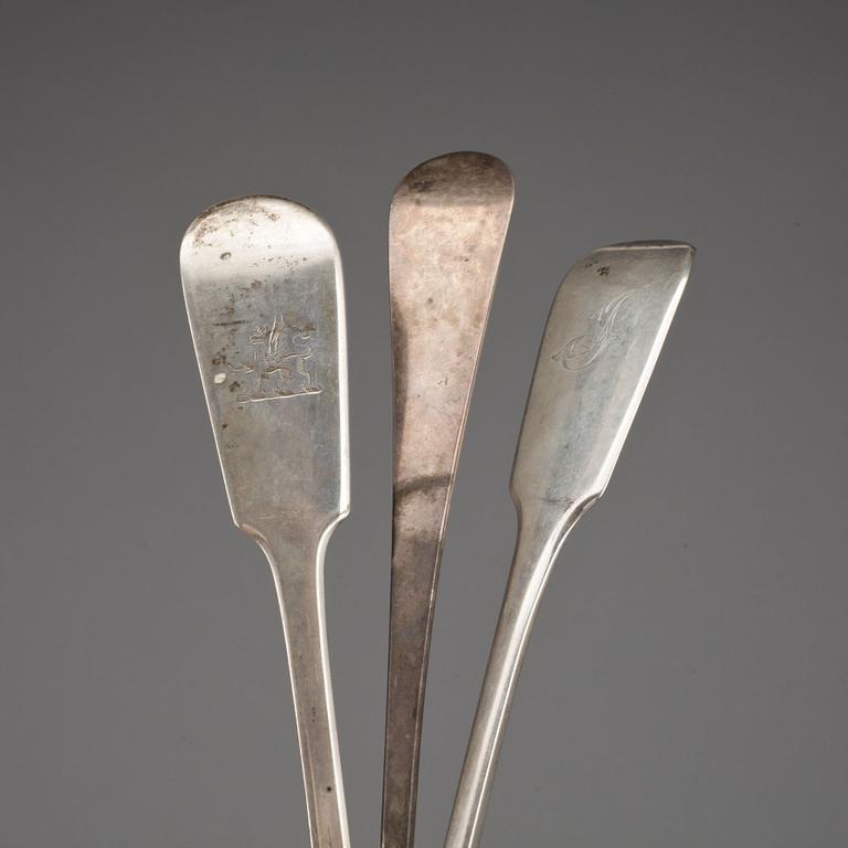RAGUSKEDAR, 3 st, silver, Chester resp London 1800-talets första hälft. Tot ca 400 gram.
