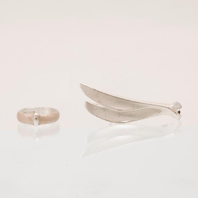 Zoltan Popovits brooch "Antares" in silver from 2002, as well as a silver ring from 2006, Lapponia.