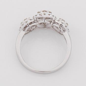 RING, 18K vitguld och diamanter tot ca 0.65 ct.