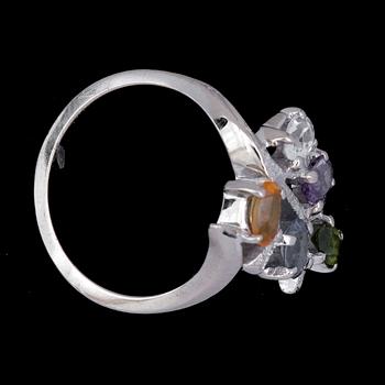 RING, 14k vitguld, olikfärgade ovala fasettslipade ädelstenar. Vikt 5g.