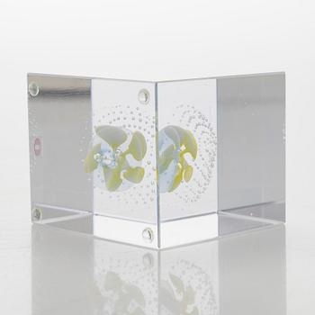 Oiva Toikka, an annual glass cube 2000, signed Oiva Toikka Nuutajärvi 2000, 963/2000.