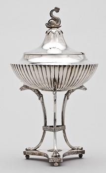 SOCKERSKÅL MED LOCK, silver, empire, Petter Adolf Sjöberg Stockholm 1815. Totalvikt 655 g.
