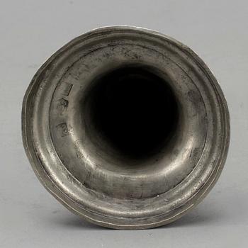 LJUSSTAKAR, 2 st snarlika, tenn, 1700/1800-tal.