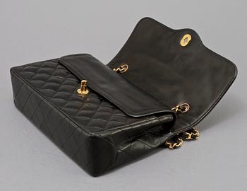 AXELREMSVÄSKA, "double flap limited edition", Chanel, Paris, 1900-talets sista kvartal.