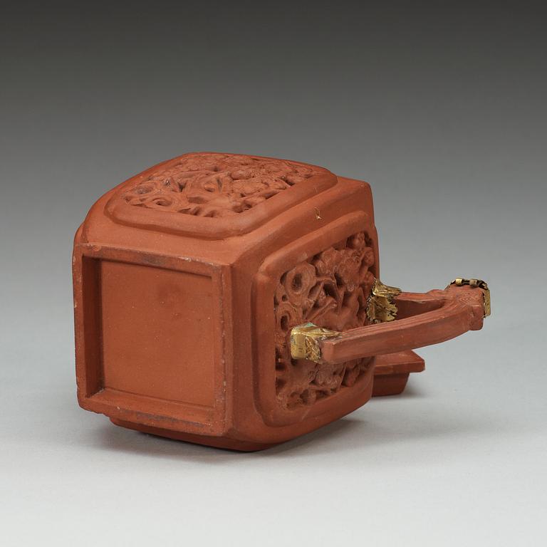 A yixing tea pot with cover, Qing dynasty.