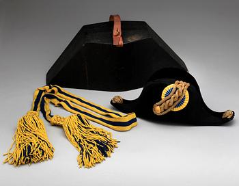 BICORNE OCH PARADSKÄRP, kustartilleriet, 1800/1900-tal.