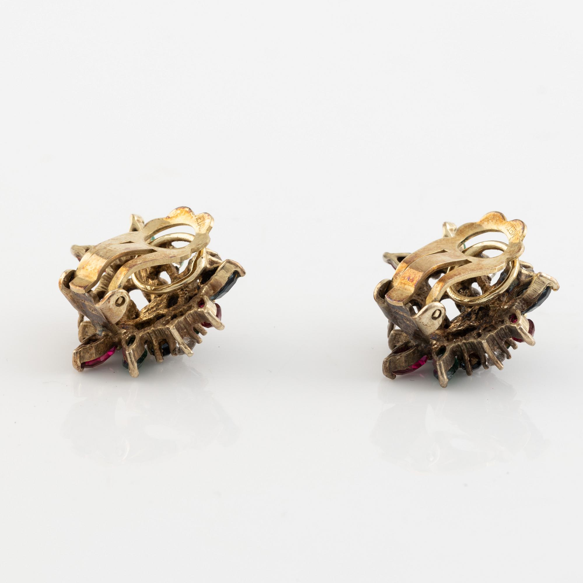 Costume jewellery earrings with paste.