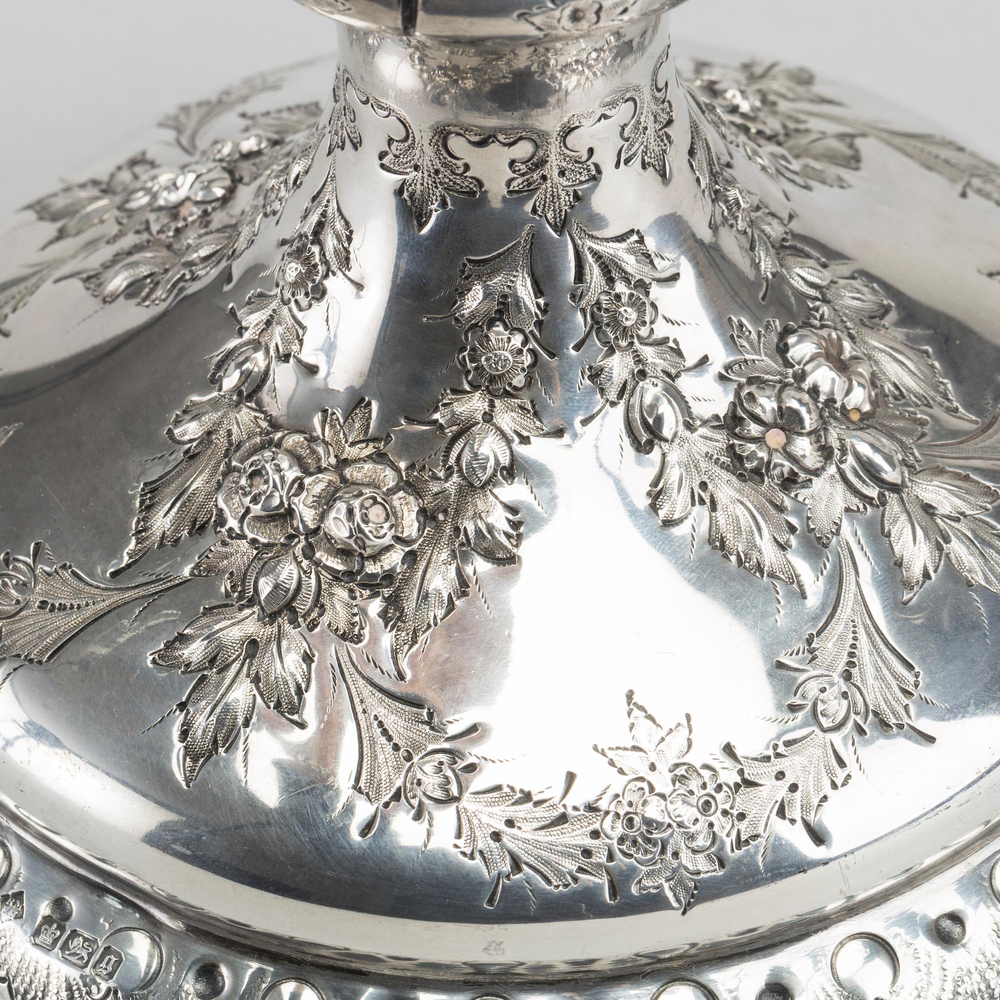 A SILVER VASE FROM SHEFFIELD, England, 19th century, weight ca 490g.
