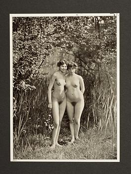 A paper file with 19 pictures, "Eva im Paradies"
early 20th century Germany.