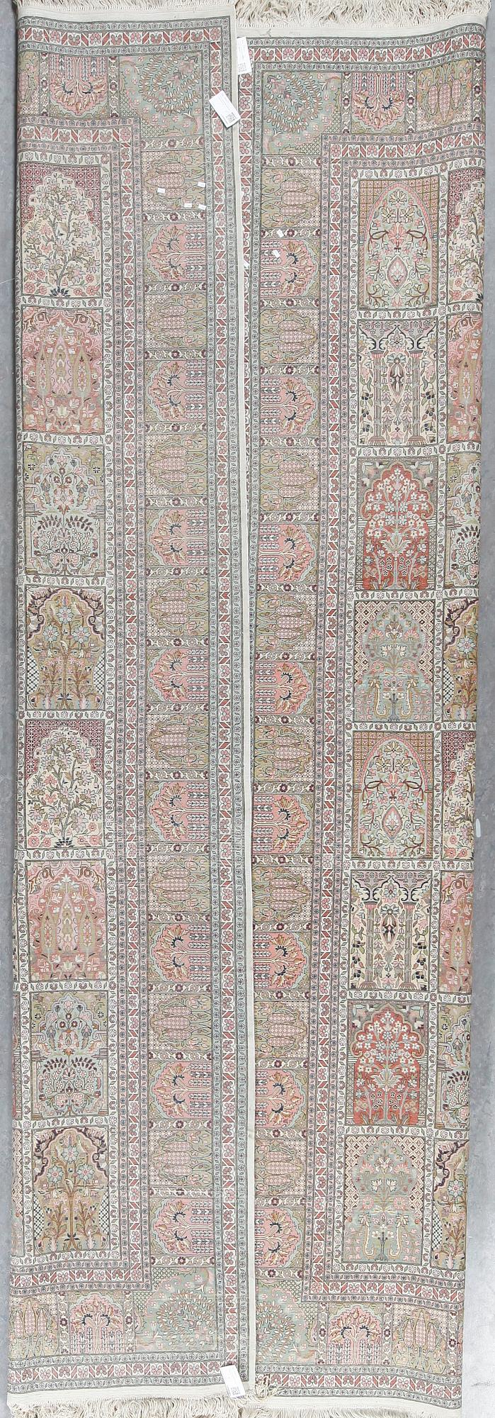 MATTA, silke, Kashmir, ca 378x272 cm.