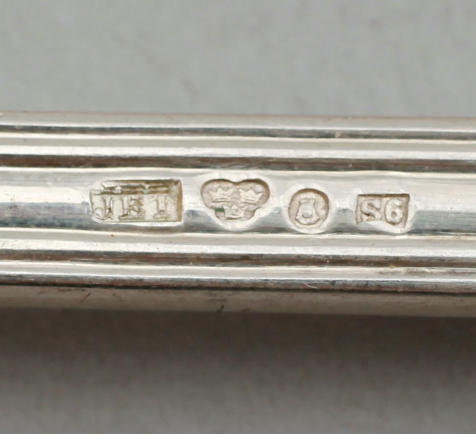 MATGAFFLAR, 12 st samt KNIV, silver, bl a Folcker, Stockholm 1896. Vikt ca 957 g.