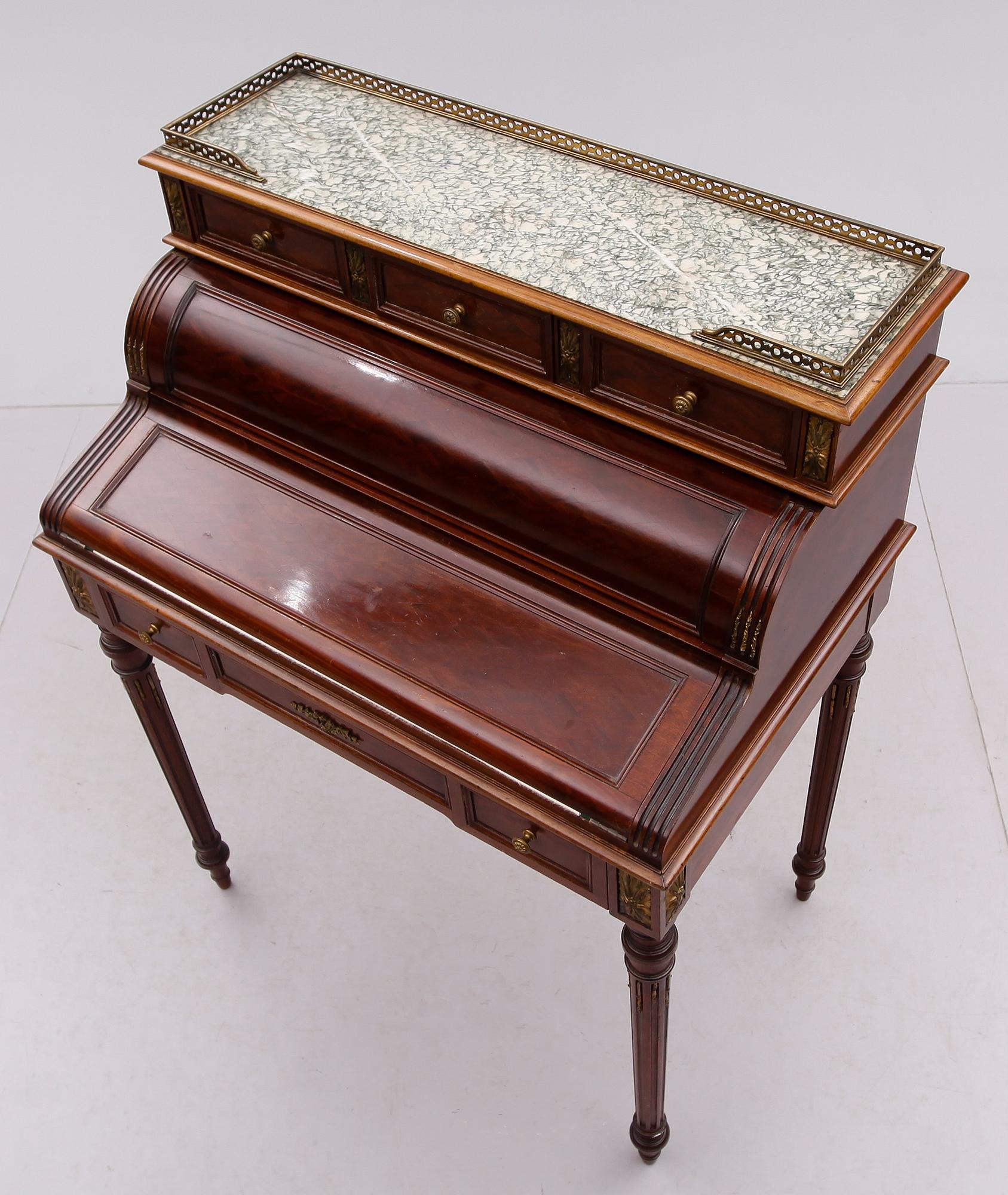 SEKRETÄR, Louis XVI-stil, 1900-talets första hälft.