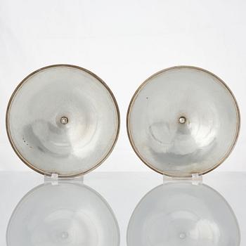 Adolf Zethelius, sockerskålar med lock, ett par snarlika, Stockholm 1817 och 1818. Empire.