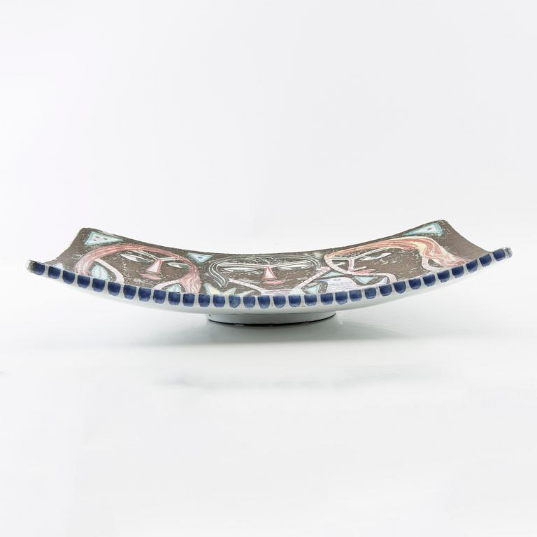 Mari Simmulson, dish Uppsala Ekeby signed and numbered 4126.