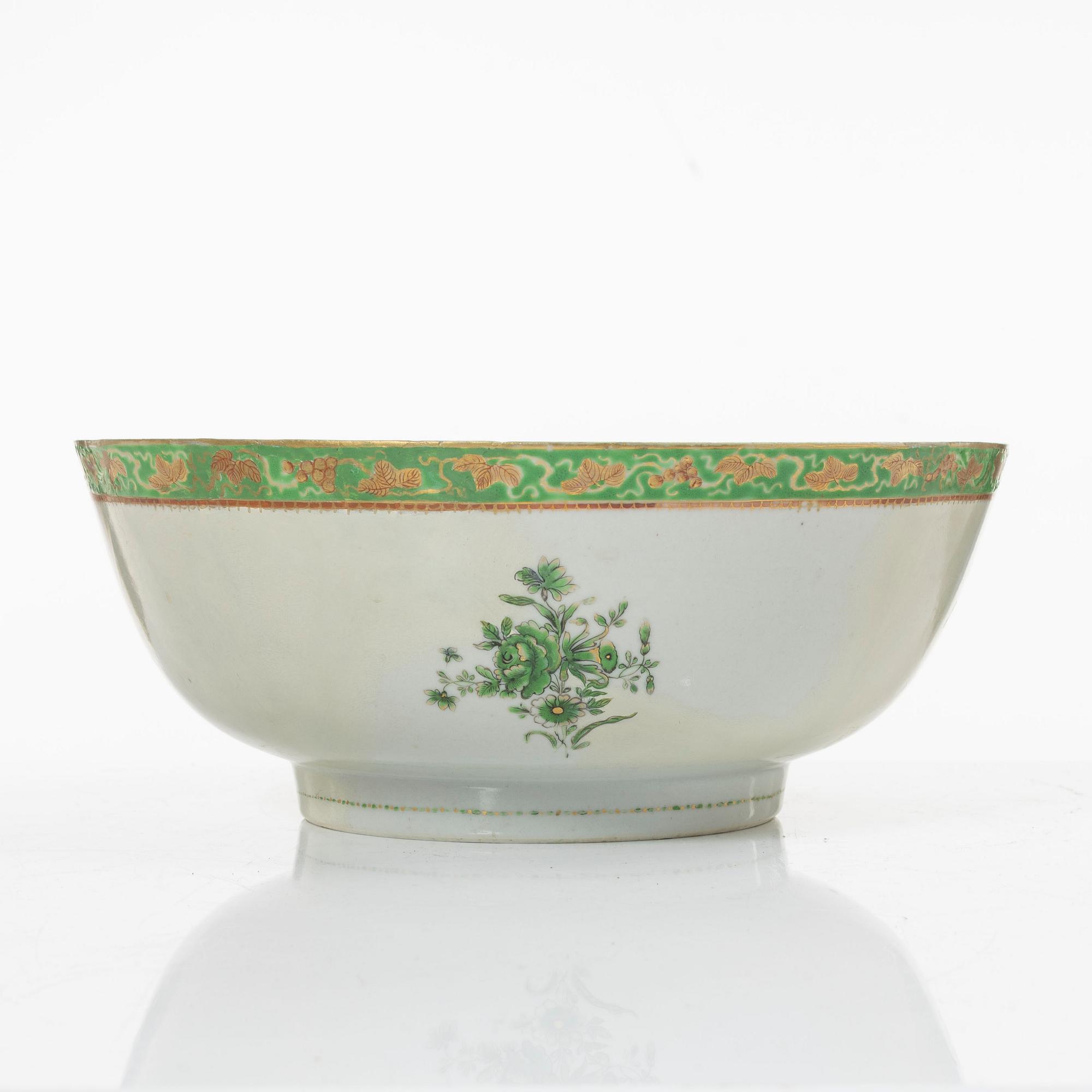 Smörterrin, terrinfat och bålskål, kompaniporslin, Kina, Qingdynastin, 1700-tal.