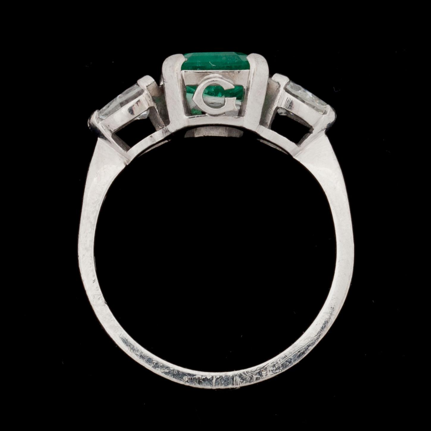 RING, 18k vitguld med smaragd ca 1,55 ct och diamanter ca 0,52 ct. Vikt 4,5 g.