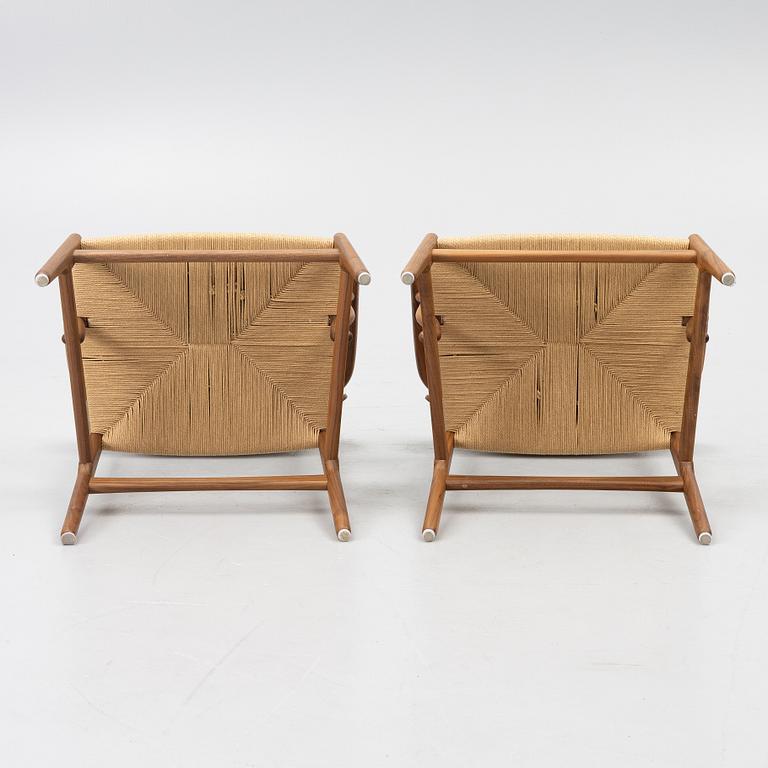 Hans J. Wegner, a pair of CH26 armchairs, Carl Hansen & Son, Denmark, samtida tillverkning.