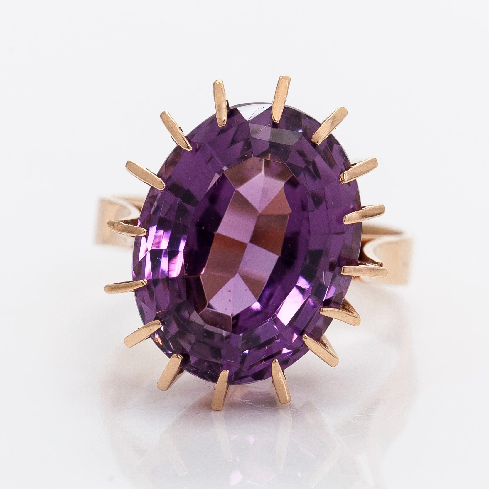 Ring, fasettslipad ametist, 14K guld, Helsingfors.