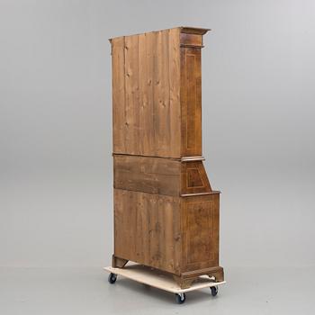 VITRINSKÅP, 1800-tal.