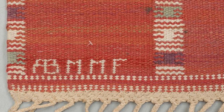 CARPET. "Falurutan, röd". Flat weave. 260,5 x 217,5 cm. Signed AB MMF BN.