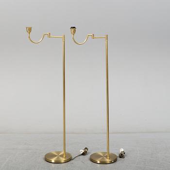 GOLVLAMPOR, ett par, 1900-talets andra hälft.