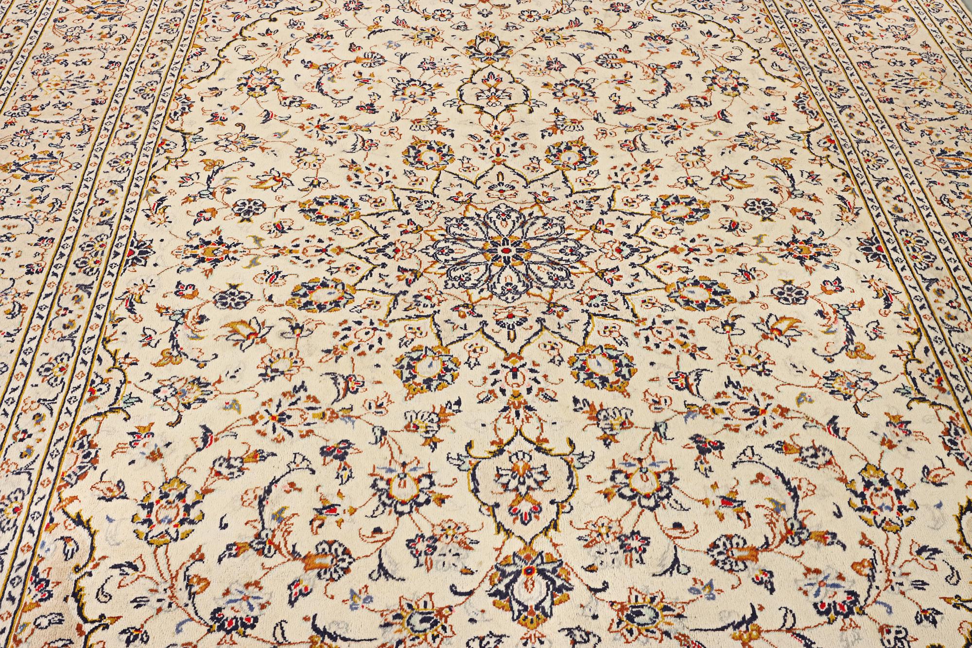 A Kashan carpet, c. 355 x 242 cm.