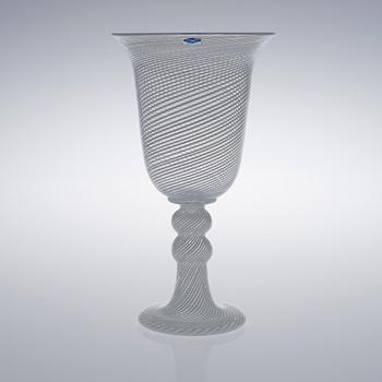 HEIKKI ORVOLA, A VASE. Signed Heikki Orvola, Nuutajärvi Notsjö. Early 1980s.